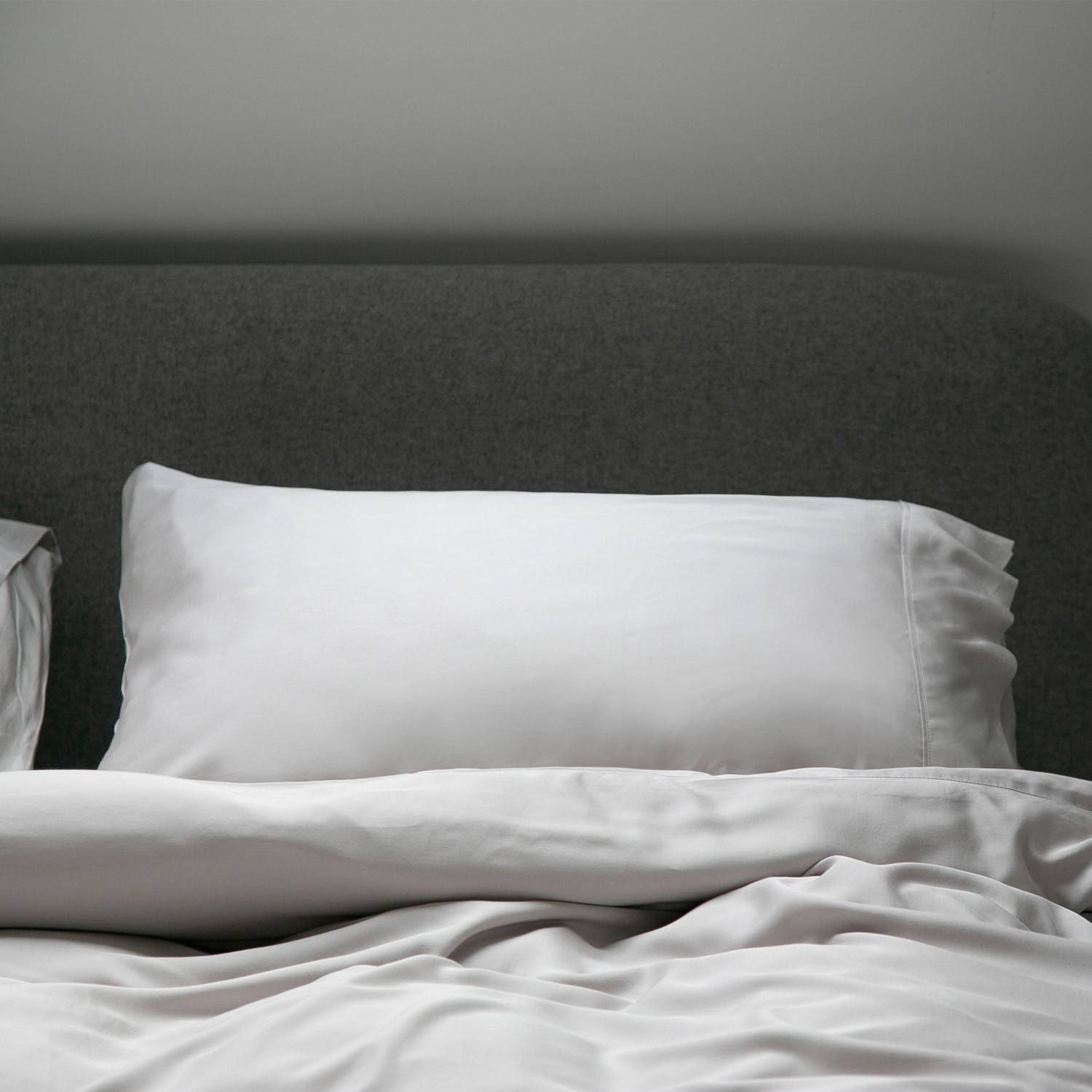 Hit the Pillow Gift Box Organic bamboo sleep mask and pillowcases